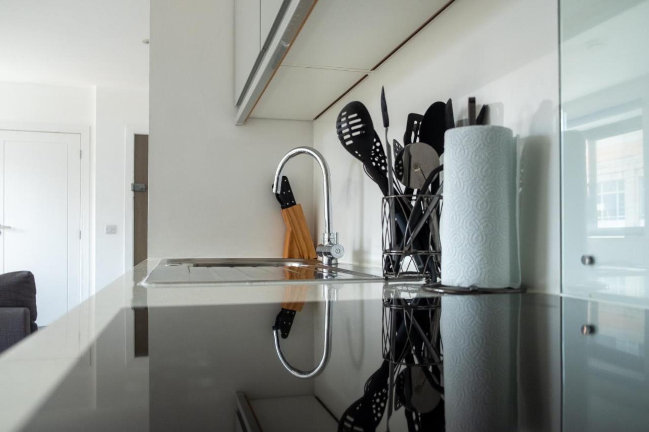 Modern One Bedroom Apartment In Town Centre & 4 Min To The Beach Bournemouth Eksteriør billede