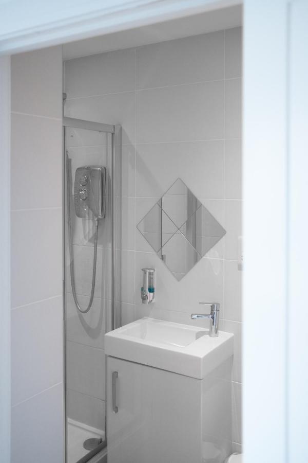 Modern One Bedroom Apartment In Town Centre & 4 Min To The Beach Bournemouth Eksteriør billede