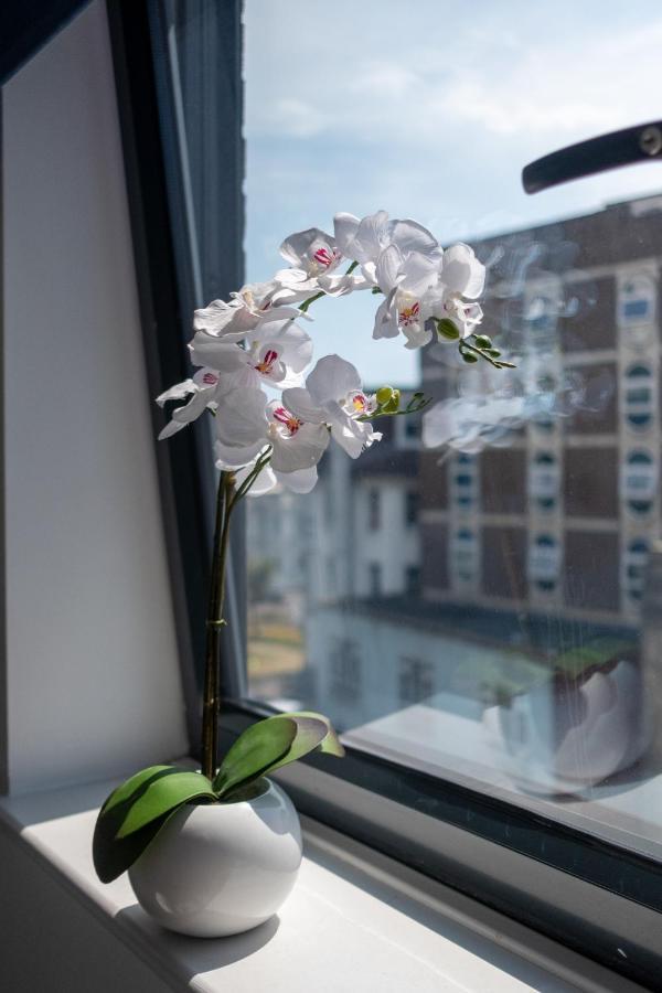 Modern One Bedroom Apartment In Town Centre & 4 Min To The Beach Bournemouth Eksteriør billede