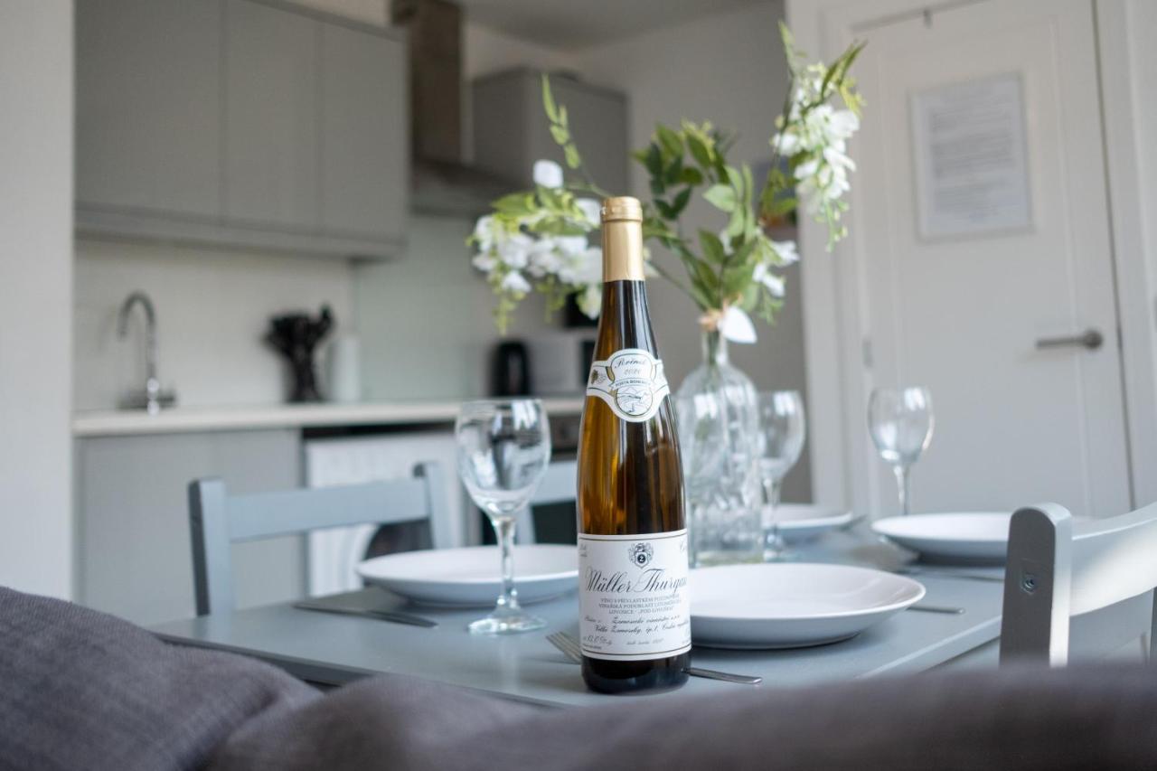 Modern One Bedroom Apartment In Town Centre & 4 Min To The Beach Bournemouth Eksteriør billede